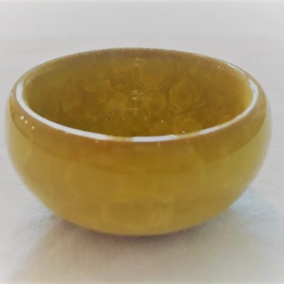 Gul lille keramikskål med krakeleret glasur - Forn Sidr